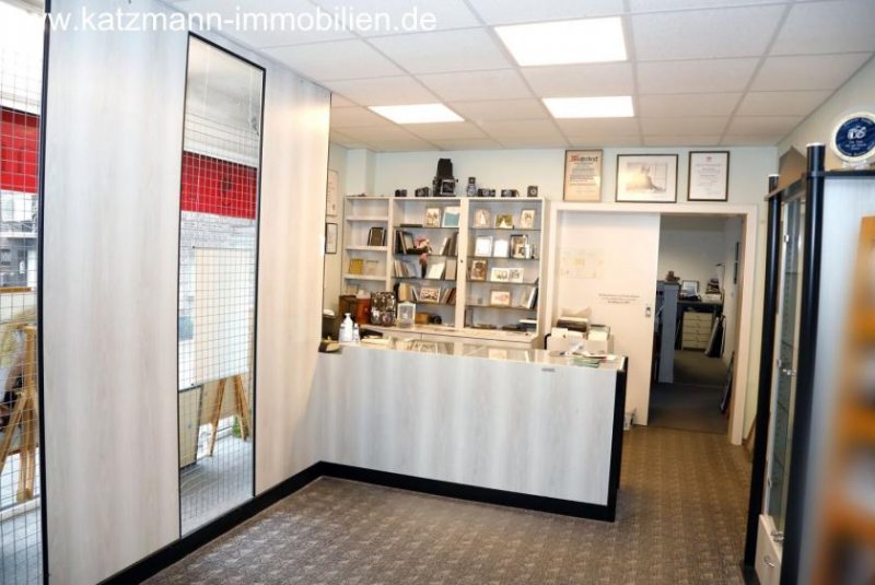 Hürth Wohn- und Geschäftshaus + Garagen + 1.186 m² großes Grundstück zu verkaufen Haus kaufen