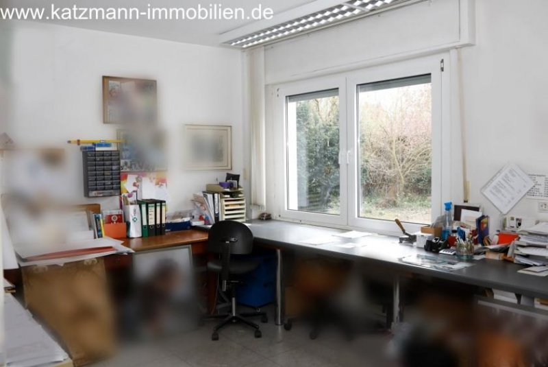 Hürth Wohn- und Geschäftshaus + Garagen + 1.186 m² großes Grundstück zu verkaufen Haus kaufen