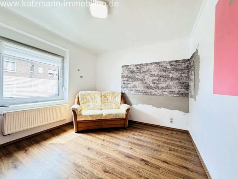Erftstadt Doppelhaushälfte mit Anbau und zwei Terrassen - sofort bezugsfrei Haus kaufen