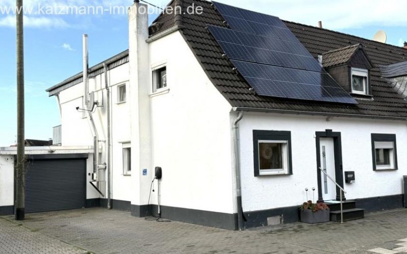 Erftstadt Exklusiv wohnen mit Komfort : Großzügiges Familienhaus mit 3 Garagen in bester Lage von Erftstadt-Köttingen Haus kaufen