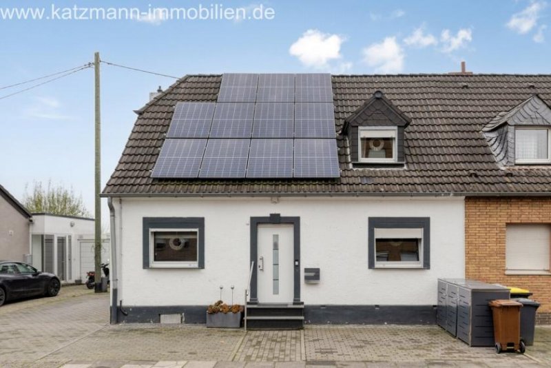 Erftstadt Exklusiv wohnen mit Komfort : Großzügiges Familienhaus mit 3 Garagen in bester Lage von Erftstadt-Köttingen Haus kaufen