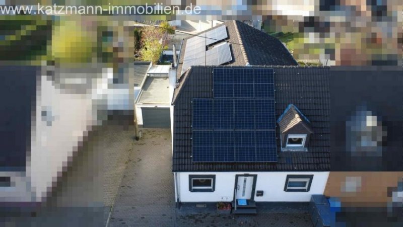 Erftstadt Exklusiv wohnen mit Komfort : Großzügiges Familienhaus mit 3 Garagen in bester Lage von Erftstadt-Köttingen Haus kaufen