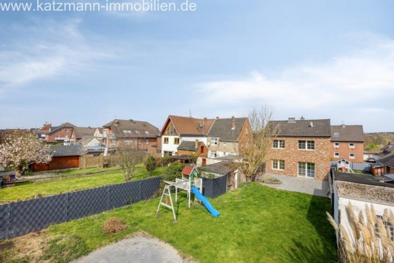 Erftstadt Freistehendes Einfamilienhaus mit großem Garten zu verkaufen Haus kaufen