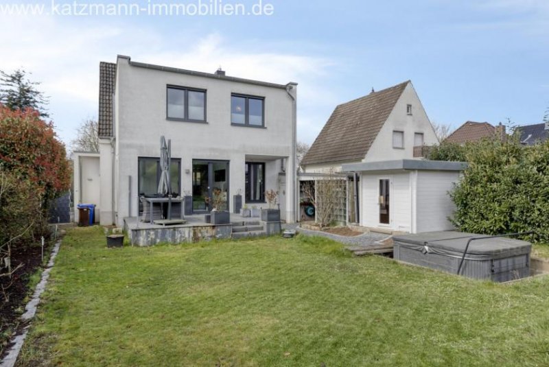 Erftstadt Ihr neues Familienparadies: Großzügiges Haus mit Garten & Wellnessbereich Haus kaufen