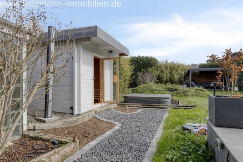 Erftstadt Ihr neues Familienparadies: Großzügiges Haus mit Garten & Wellnessbereich Haus kaufen
