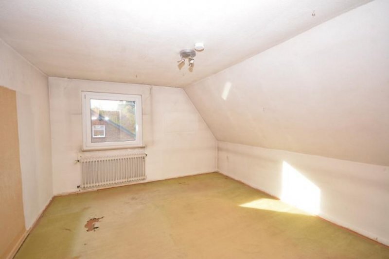 Erftstadt Kierdorf: Freistehendes Einfamilienhaus mit Potenzial Haus kaufen