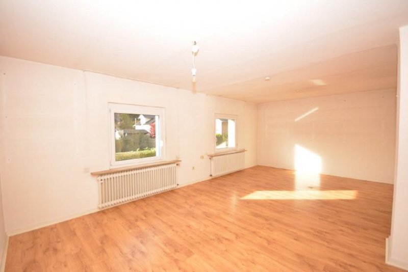 Erftstadt Kierdorf: Freistehendes Einfamilienhaus mit Potenzial Haus kaufen