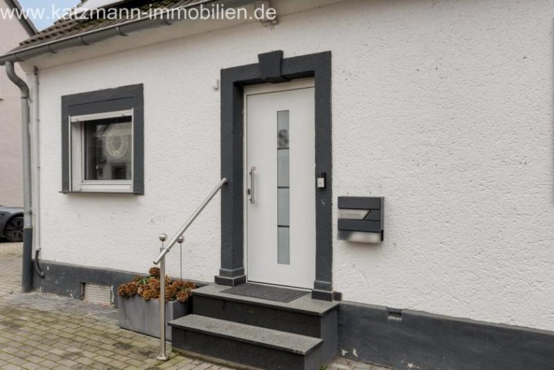 Erftstadt Provisionsfrei: Perfekt für Familien: Großzügiges Haus mit drei Garagen und viel Komfort in Erftstadt-Köttingen Haus kaufen