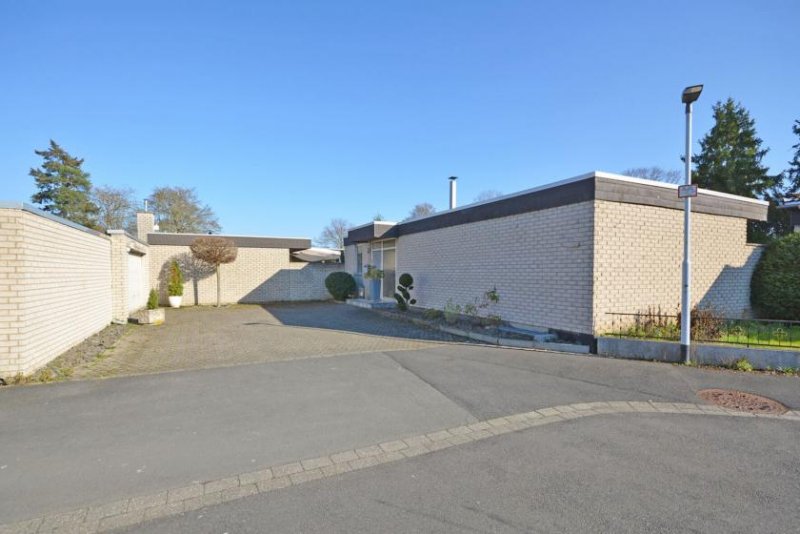 Erftstadt Winkelbungalow mit schönem Garten und XXL-Garage in Blessem Haus kaufen