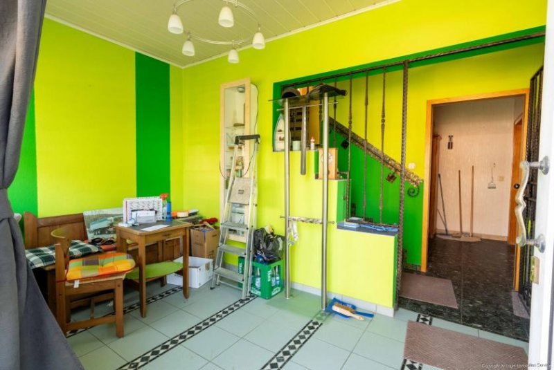 Erftstadt Wohnen, Arbeiten, Vermieten – vielseitiges Anwesen mit Hallen & 4 Garagen Haus kaufen