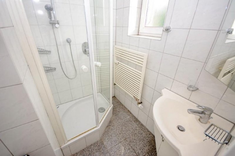 Wesseling Gepflegtes Mehrfamilienhaus in zentraler Lage - zur Eigennutzung oder als Kapitalanlage Haus kaufen