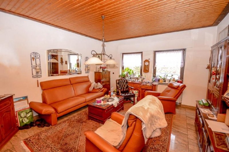 Wesseling Gepflegtes Mehrfamilienhaus in zentraler Lage - zur Eigennutzung oder als Kapitalanlage Haus kaufen