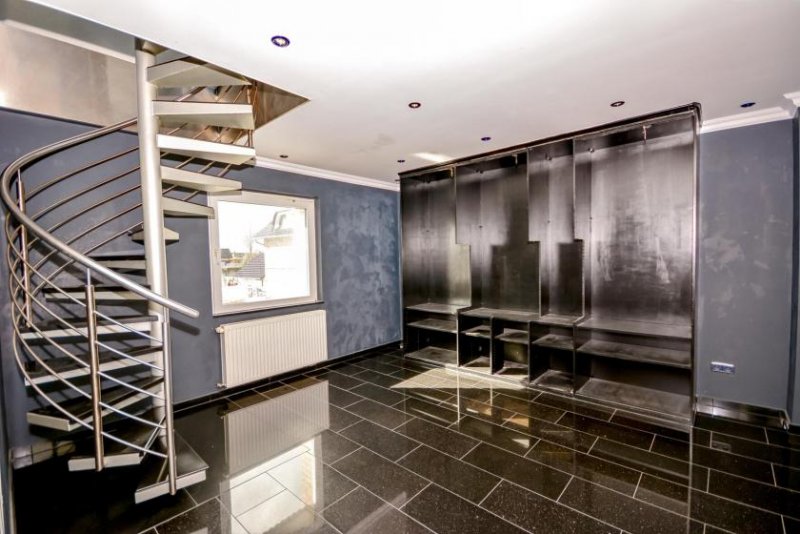 Wesseling Wohn- und Geschäftshaus in zentraler Lage von Wesseling (bezugsfrei) Haus kaufen