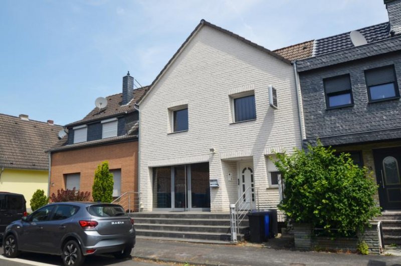 Wesseling Wohn- und Geschäftshaus in zentraler Lage von Wesseling (bezugsfrei) Haus kaufen