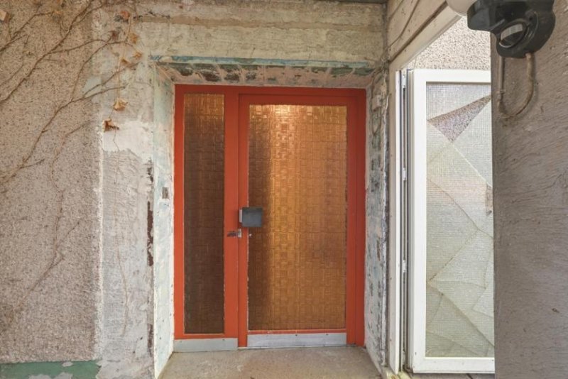 Köln Sanierungsbedürftiges Reihenendhaus mit Garage in Köln-Heimersdorf (Erbpachtgrundstück) Haus kaufen