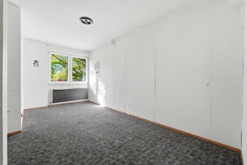 Köln Sanierungsbedürftiges Reihenendhaus mit Garage in Köln-Heimersdorf (Erbpachtgrundstück) Haus kaufen