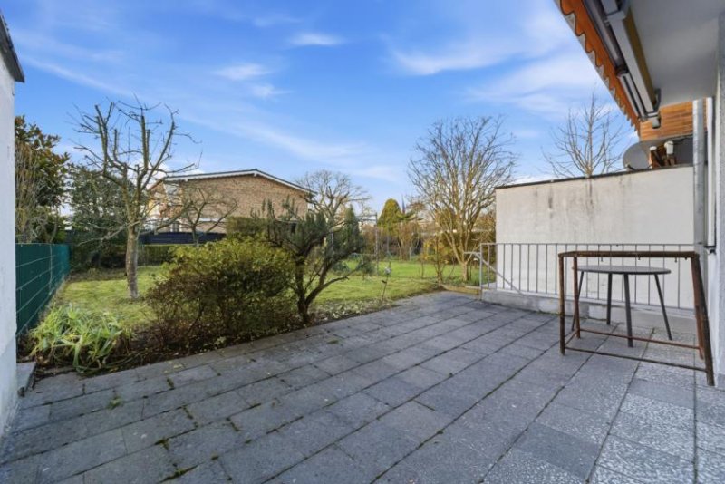 Köln Reihenmittelhaus mit Terrasse, Loggia und Garage in Köln-Seeberg Haus kaufen