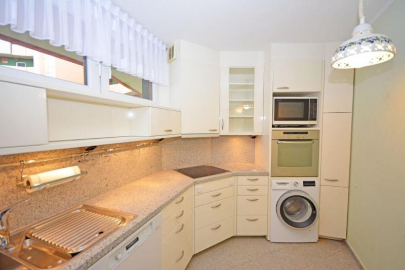 Köln Großzügige Wohnung mit Loggia und Tiefgaragenstellplatz in Lövenich (bezugsfrei) Wohnung kaufen