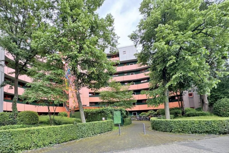 Köln Großzügige Wohnung mit Loggia und Tiefgaragenstellplatz in Lövenich (bezugsfrei) Wohnung kaufen