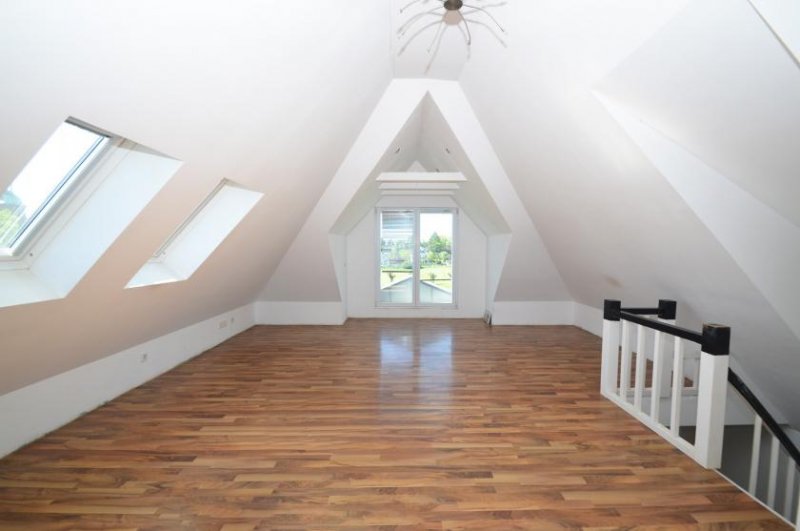 Köln Dreifamilienhaus mit schönem Garten im Herzen von Sürth Haus kaufen