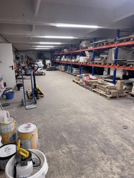 Bergheim Raum für Wachstum: Attraktive Gewerbehalle mit Büro & Aufenthaltsraum Gewerbe kaufen