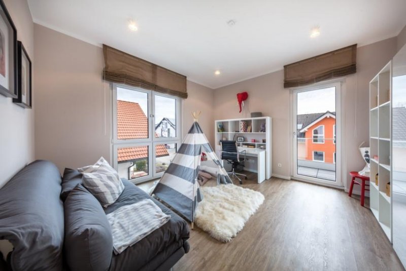 Köln Neubau-Wohnung im Zweifamilienhaus - Ihre eigene Etage mit separatem Zugang Haus kaufen