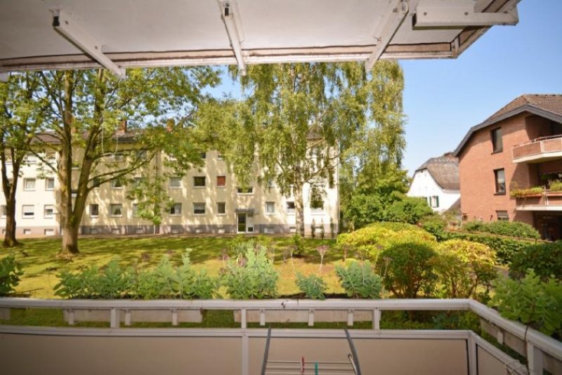 Köln Wohnen in Rheinnähe: Gut geschnittene 3-Zimmer-Wohnung mit Balkon in Zündorf Wohnung kaufen