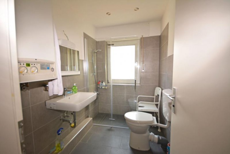 Köln Wohnen in Rheinnähe: Gut geschnittene 3-Zimmer-Wohnung mit Balkon in Zündorf Wohnung kaufen