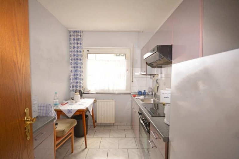 Köln Wohnen in Rheinnähe: Gut geschnittene 3-Zimmer-Wohnung mit Balkon in Zündorf Wohnung kaufen