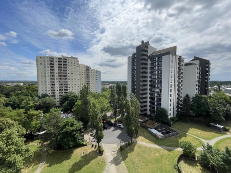 Köln Vermietete 3 Zimmer Wohnung mit Loggia, Einbauküche und Tiefgaragenstellplatz in Köln-Urbach Wohnung kaufen
