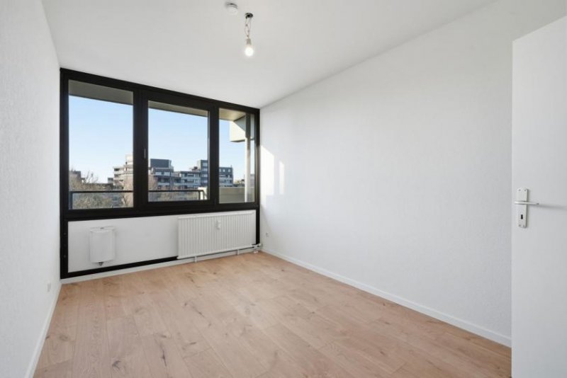 Köln 3-Zimmer Wohnung mit zwei Loggien und Tiefgaragenstellplatz in Köln-Westhoven Wohnung kaufen