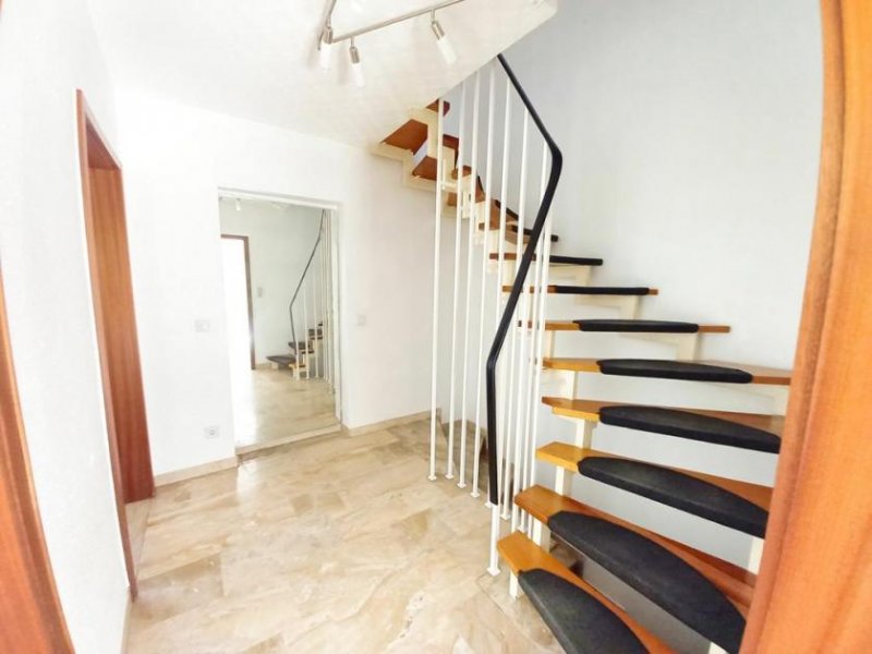 Köln CITYHOUSE: Energetisch saniertes Reihenmittelhaus mit Balkon, Garten, Keller und TG-Stellplatz Haus kaufen