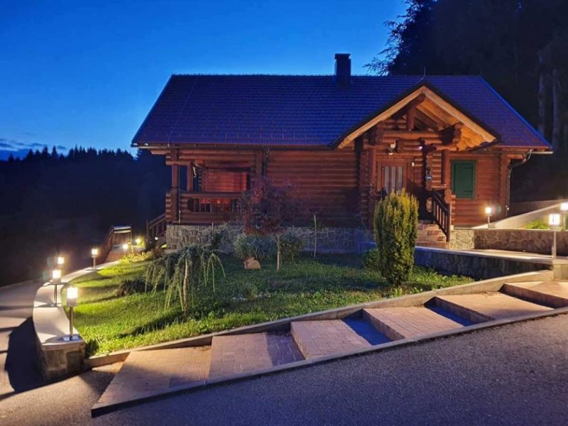 Ravna Gora Zu verkaufen: Abgelegenes Anwesen mit 5.500 m² Bauland im Herzen von Gorski Kotar Haus kaufen