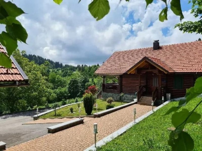 Ravna Gora Zu verkaufen: Abgelegenes Anwesen mit 5.500 m² Bauland im Herzen von Gorski Kotar Haus kaufen