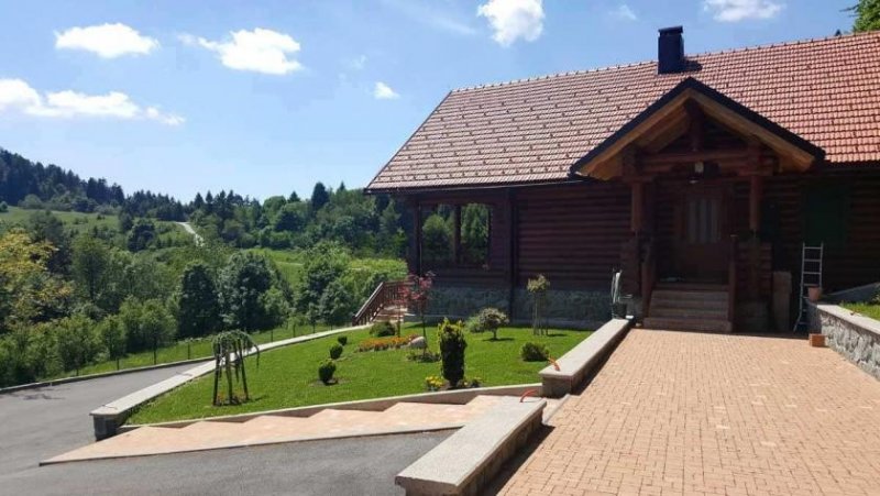 Ravna Gora Zu verkaufen: Abgelegenes Anwesen mit 5.500 m² Bauland im Herzen von Gorski Kotar Haus kaufen