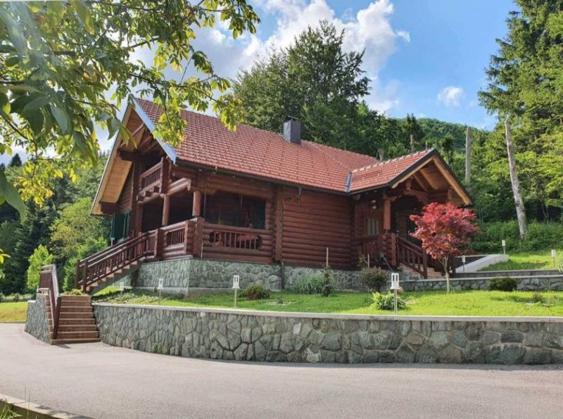 Ravna Gora Zu verkaufen: Abgelegenes Anwesen mit 5.500 m² Bauland im Herzen von Gorski Kotar Haus kaufen