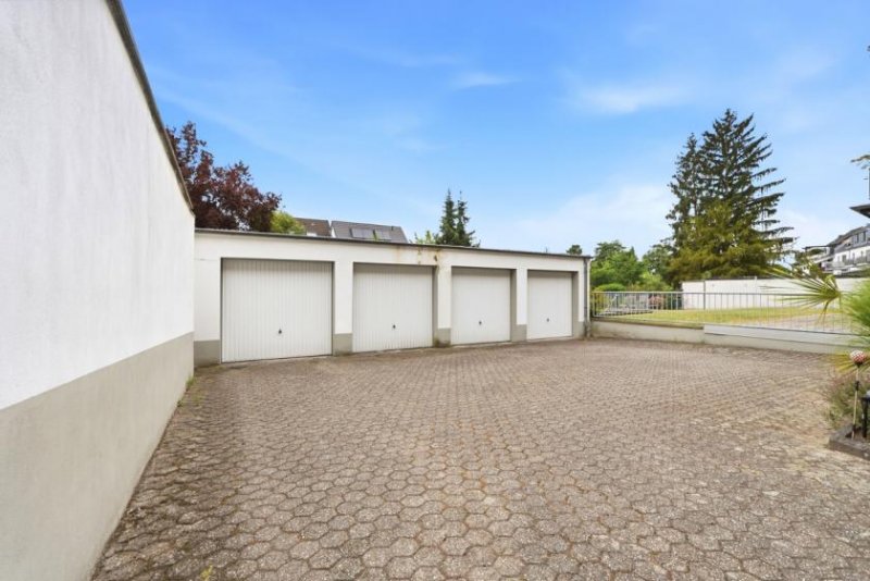 Bergisch Gladbach 4-Zimmer Wohnung mit großem Balkon und Garage in Bergisch Gladbach-Refrath Wohnung kaufen