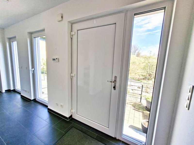 Overath CITYHOUSE: Modernes KFW 55 Energiesparhaus mit Solaranlage, Kamin, Vorrichtung für E-Ladestation Haus kaufen