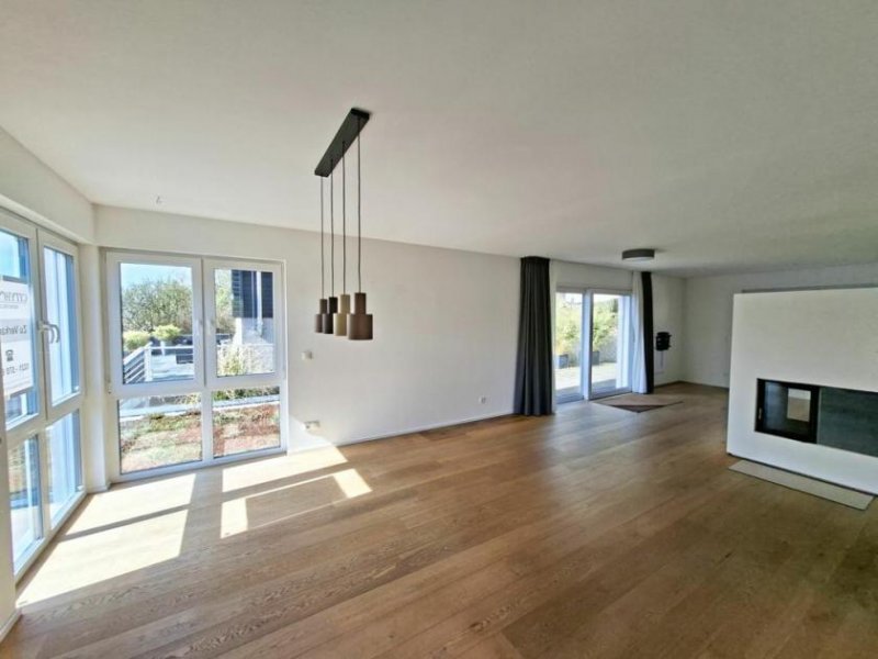 Overath CITYHOUSE: Modernes KFW 55 Energiesparhaus mit Solaranlage, Kamin, Vorrichtung für E-Ladestation Haus kaufen