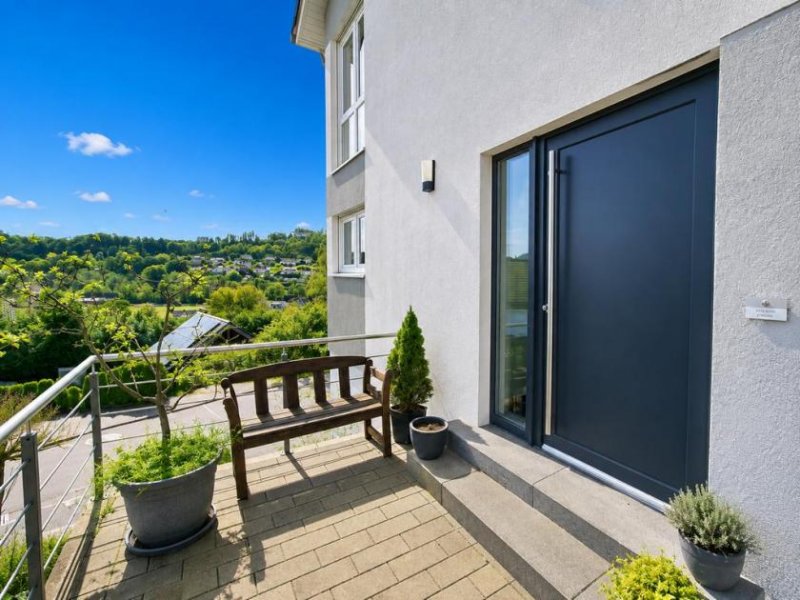 Overath CITYHOUSE: Modernes KFW 55 Energiesparhaus mit Solaranlage, Kamin, Vorrichtung für E-Ladestation Haus kaufen