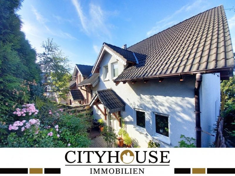 Overath CITYHOUSE: Schöne Doppelhaushälfte mit großem Garten, Hobbyraum Souterrain, Keller, Terrasse Haus kaufen