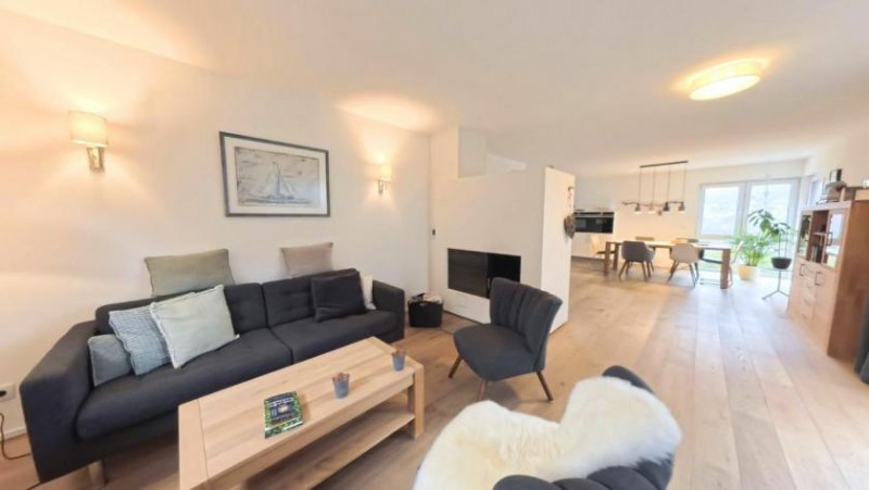 Overath CITYHOUSE: TOP modernes, großes Energiesparhaus, KFW 55 mit Solaranlage, EBK, Kamin, Garten, Garage Haus kaufen