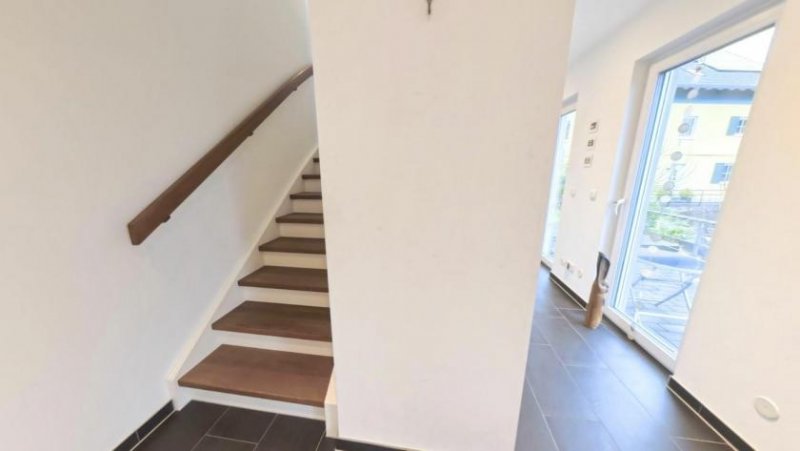 Overath CITYHOUSE: TOP modernes, großes Energiesparhaus, KFW 55 mit Solaranlage, EBK, Kamin, Garten, Garage Haus kaufen