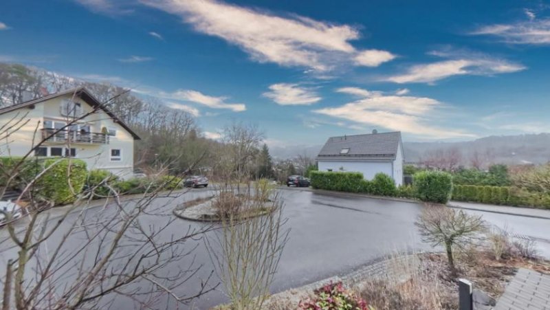 Overath CITYHOUSE: TOP modernes, großes Energiesparhaus, KFW 55 mit Solaranlage, EBK, Kamin, Garten, Garage Haus kaufen