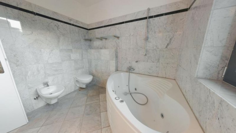 Aachen Maisonette Penthouse Wohnung mit Doppelgarage und weitere Nutzfläche im EG in Aachen - Zentrum Wohnung kaufen