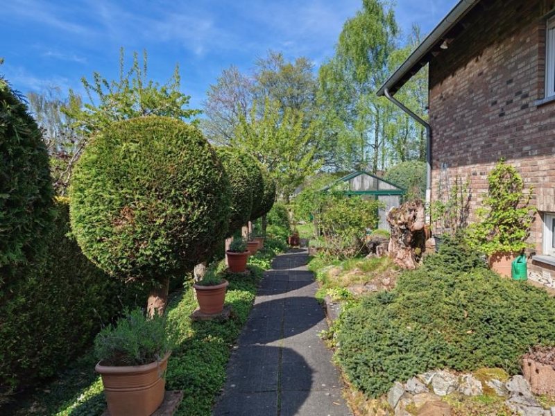 Roetgen Träumen Sie von einem Ein-, Zwei- oder Dreifamilienhaus in bester Lage von Roetgen? Haus kaufen