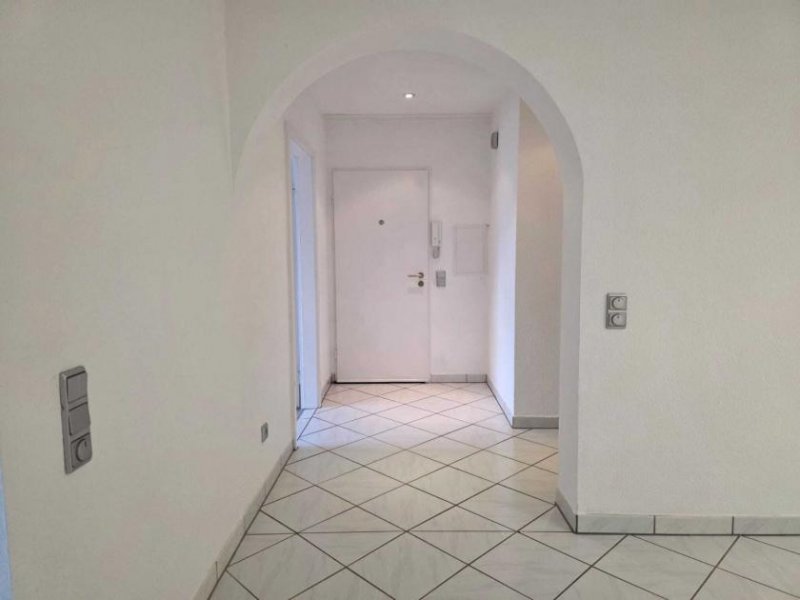 Stolberg SANREALTY | Ihre vollumfänglich renovierte Dreizimmerwohnung, in zentraler Lage von Stolberg-Atsch Wohnung kaufen