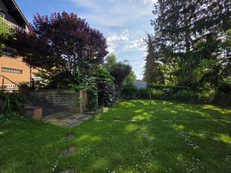 Eschweiler SANREALTY | Ansprechendes Generationen- oder Zweifamilienhaus mit tollem Garten und großer Garage am Wald in Eschweiler Haus