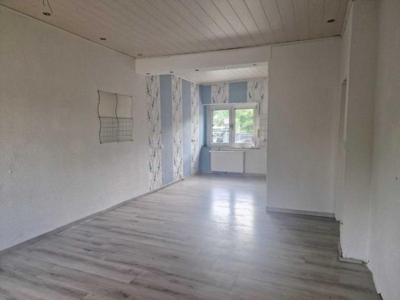 Eschweiler SANREALTY | Doppelhaushälfte mit zwei Garagen, Garten und Bachlauf in Eschweiler-Nothberg Haus kaufen