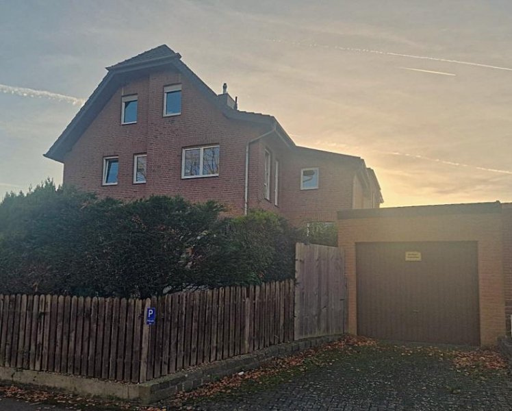 Eschweiler SANREALTY | Zweiparteienhaus mit separaten Eingängen, Garten und Garage in Eschweiler-Pumpe-Stich Gewerbe kaufen